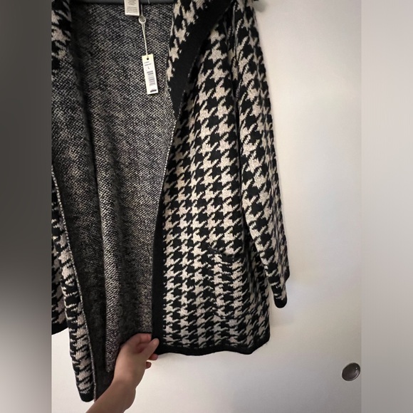 Black & Tan Cardigan w/ Pattern - Picture 7 of 7